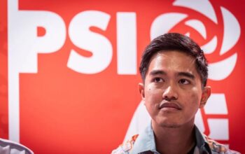 Ketua Umum PSI Kaesang Pangarep bersiap memberikan keterangan pada konperensi pers dukungan Pilkada 2024 di Jakarta, Kamis (18/7/2024). 