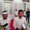 Pj Gubernur Jabar Bey Machmudin bersama Gubernur Jabar terpilih Dedi Mulyadi memberikan keterangan di Gedung Pakuan Bandung, Selasa (22/1/2025).