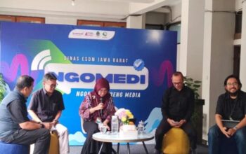 Kepala Dinas ESDM Jabar Ai Saadiyah bersama jajaran memberikan keterangan di Bandung, Kamis (23/1/2025). (Ricky Prayoga)