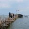 Menteri Agraria dan Tata Ruang (ATR)/Kepala Badan Pertanahan Nasional (BPN) Nusron Wahid saat mengecek kondisi pagar laut di Desa Kohod, Pakuhaji, Kabupaten Tangerang.