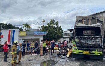 ILUSTRASI: Truk yang mengangkut paket JNE ludes terbakar di gudang yang terletak di Jalan Soekarno-Hatta, Kecamatan Panyileukan, Kota Bandung pada Selasa (31/12/2024).(ist)