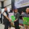 BANGGA : Kepala Kemenag Kota Sukabumi Samsul Puad saat menerima penghargaan sekaligus piala kejuaraan di acara HAB ke-79 Tingkat Kanwil Jabar pada 20-21 Desember 2024 di di Asrama Haji Indramayu, Jawa Barat.