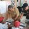 Dandim 0622 Kabupaten Sukabumi Letkol Kav. Andhi Ardana Valeriandra Putra saat bersama anak anak penerima manfaat MBG di Kecamatan Ciracap.(FOTO : NANDI/ RADARSUKABUMI)