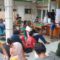 ANTUSIAS: Sejumlah warga Kelurahan Lembursitu, saat melakukan pemilihan Ketua RT secara demokrasi, belum lama ini. (FT: IST)