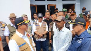 Datangi Sukabumi, Kepala BNPB: Fokus Kami Kembalikan Kehidupan Masyarakat