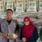 Petugas DKP Kabupaten Sukabumi, saat mendistribusikan bantuan beras CPPD di salah satu Posko Siaga Bencana Alam di Kabupaten Sukabumi.