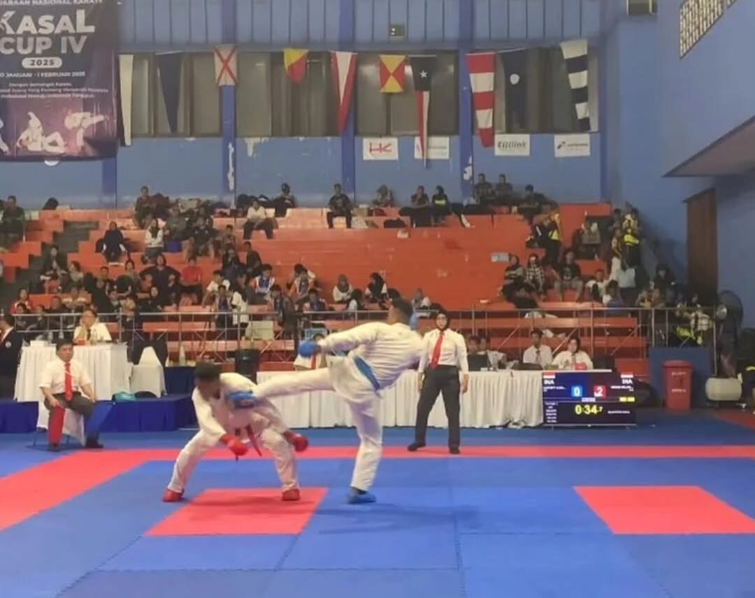 BEPRESTASI : Prada Luthfy Ilham Julian yang merupakan atlet dari Batalyon Armed 13 Nanggala, sukses meraih juara 3 dalam kategori kumite senior +84 kg putra.(FOTO : UNTUK RADAR SUKABUMI)