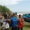 Petugas melakukan operasi pencarian seorang wisatawan yang hilang terseret arus ombak di Pantai Madasari, Kabupaten Pangandaran, Jawa Barat, Rabu (5/1/2025). (Tagana Pangandaran)