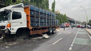 Polisi: Kecelakaan di Tol Ciawi Truk Galon Aqua, Bukan Truk Tangki Air!