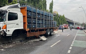 Polisi memastikan truk pembawa galon mineral merek Aqua menjadi penyebab kecelakaan tragis di Gerbang Tol Ciawi, Kelurahan Katulampa, Kota Bogor,  pada Selasa malam,