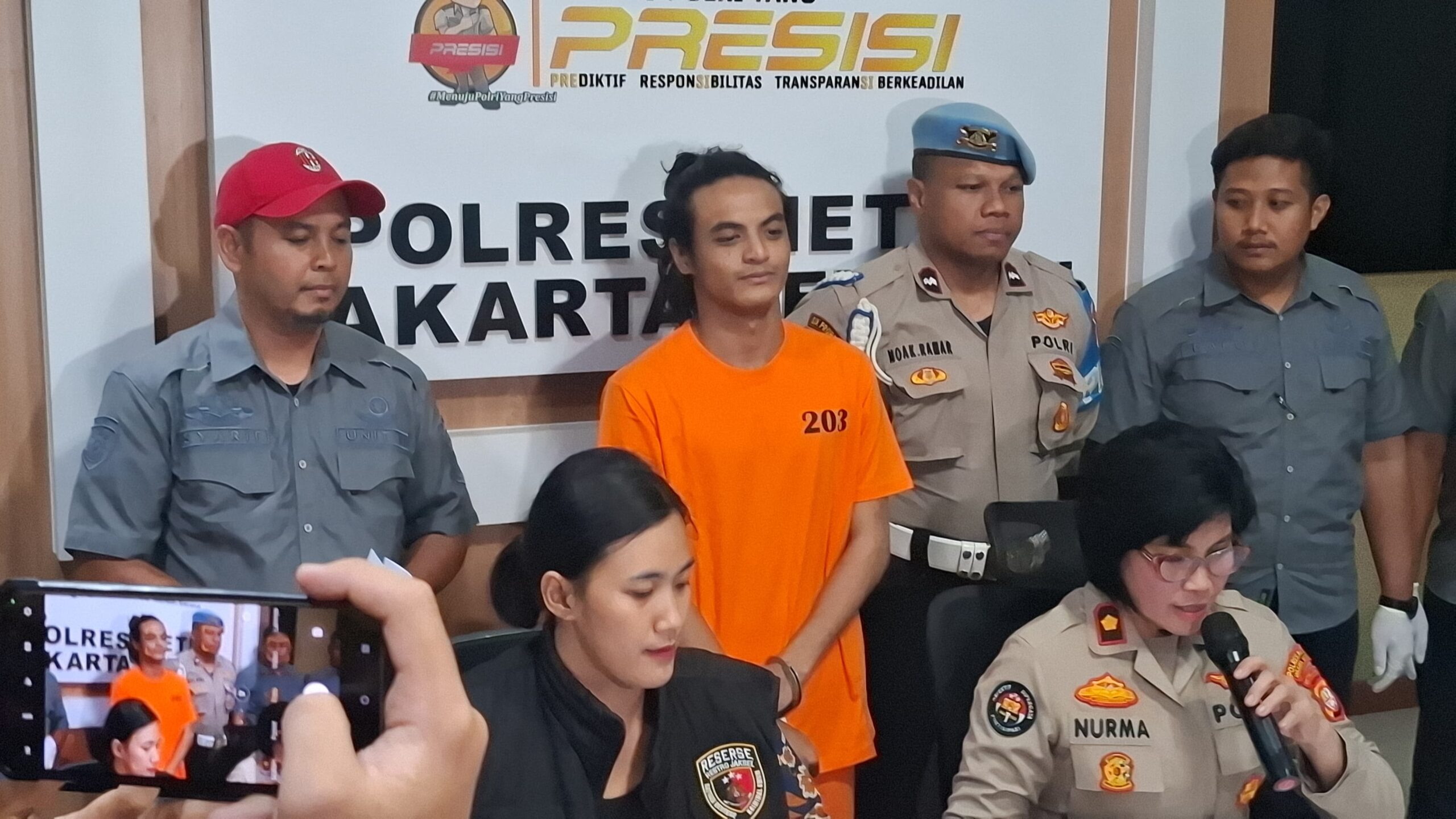 Polisi membeberkan modus Vadel Badjideh melakukan persetubuhan dengan anak Nikita Mirzani, Lolly, yakni dengan bujuk rayu akan menikahi dan bertanggung jawab-Disway.id/Fajar Ilman-