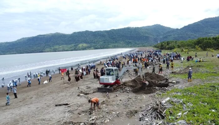 Pesan Aksi Bersih Sampah di Palangpang, Kadispar Serukan Komitmen Industri Wisata Jaga Kebersihan 