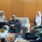 MUSYAWARAH : Kadisdik Kabupaten Sukabumi, Eka Nandang, saat musyawarah dengan perwakilan guru honorer K2 di aula Dinas Pendidikan Kabupaten Sukabumi, Desa Cimanggu, Kecamatan Cikembar, belum lama ini.