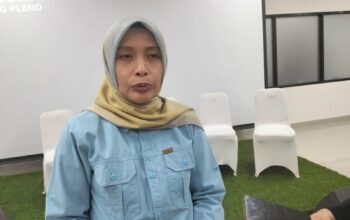 DIWAWANCARA: Kepala Dispusipda Kota Sukabumi, Galih Marelia Anggraeni saat diwawancara sejumlah media, belum lama ini.(Foto: BAMBANG/RADARSUKABUMI)