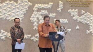 Mengko Airlangga Bicara Soal Isu Penghapusan THR dan gaji 13 Bagi ASN