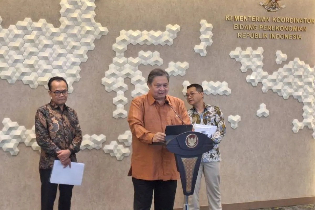 Menteri Koordinator Bidang Perekonomian Airlangga Hartarto saat menggelar konferensi pers di Kantor Kemenko Perekonomian, Jakarta, Rabu (5/2/2025).