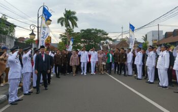 PENYAMBUTAN: Walikota dan Wakil Walikota Ayep Zaki-Bobby Maulana disambut meriah di Halaman Balai Kota Sukabumi, Kamis (20/2). (FT: BAMBANG/RADARSUKABUMI)