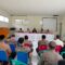 Suasana saat personel satpol PP evaluasi bersama di aula rapat kantor kecamatan Cikakak.(FOTO : NANDI/ RADARSUKABUMI)