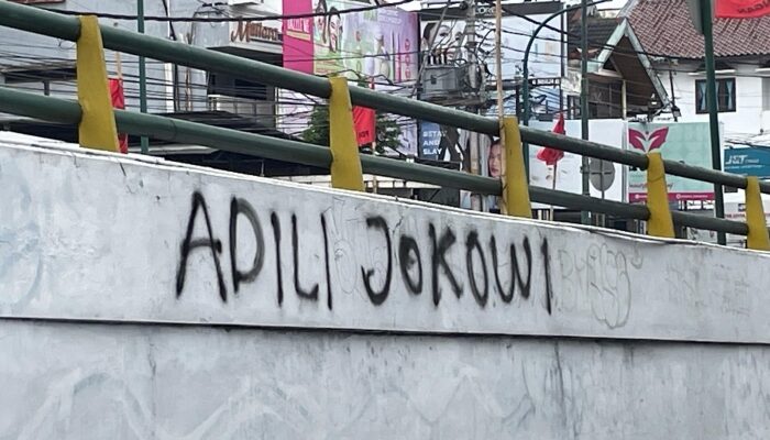 Graffiti Adili Jokowi Bermunculan