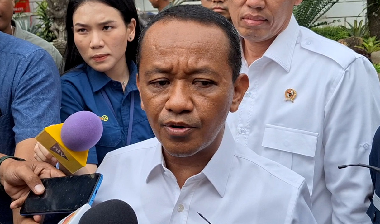 Menteri ESDM Bahlil Lahadalia mengatakan saat ini pihaknya tengah mempertimbangkan agar setiap RW memiliki sub pangkalan gas LPG 3 kilogram (kg). -anisha aprilia-