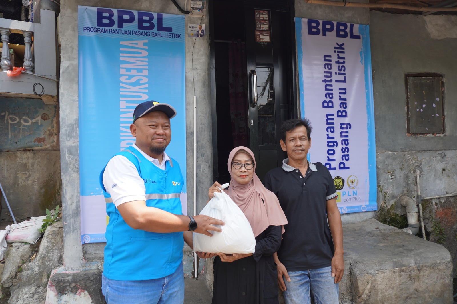 Pemerintah melalui PLN Unit Induk Distribusi (UID) Jawa Barat sepanjang tahun 2024 telah berhasil menyalurkan Bantuan Pasang Baru Listrik (BPBL) kepada 28.560