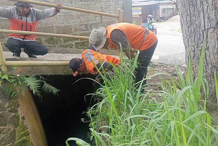 BPBD Kota Sukabumi saat melakukan monitoring di RT10