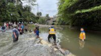 Dongkrak Hasil Pertanian, DPUTR Kota Sukabumi Gotong Royong Pasang Bronjong