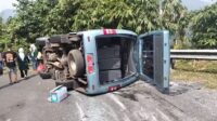 Penampakan Elf Terguling di Jalan Letter S Cikidang Sukabumi, Belasan jadi Korban 