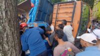 Cerita Saksi Truk Terguling Timpa Mobil Wisatawan di Palabuhanratu, Korban Warga Jakarta Saat Berhenti di Warung