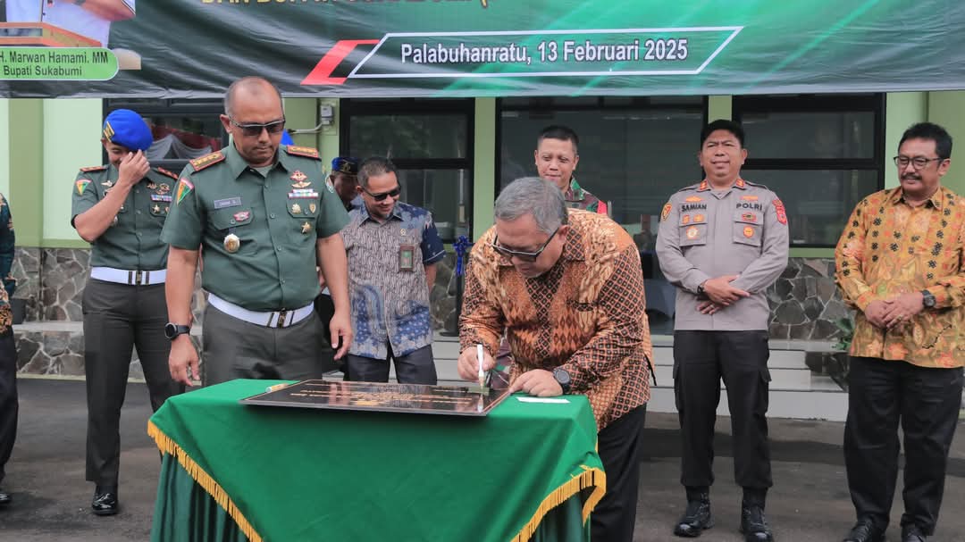 Suasana peresmian Gedung Subdenpom Persiapan Palabuhanratu yang berlokasi di Jalan Kyai Haji Anwari, Kecamatan Palabuhanratu.(FOTO : NANDI/ RADARSUKABUMI)