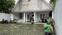 Peringati HUT Kostrad ke-64, Prajurit Yon Armed 13, Bersihkan Fasilitas Ibadah
