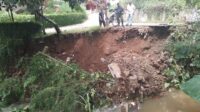 Jalan Subang Wetan Terancam Tergerus Longsor