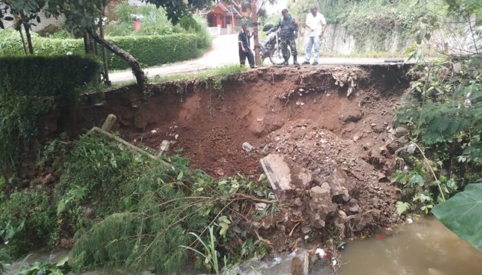 Jalan Subang Wetan Terancam Tergerus Longsor