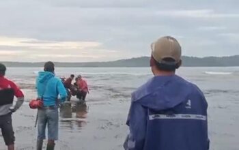 Suasana saat warga melakukan upaya pencarian. (Foto : Tangkapan Layar)