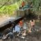 PEMELIHARAAN: Sejumlah personel DPUTR Kota Sukabumi saat melakukan pemeliharaan irigasi Sungai Cisuda, Kecamatan Citamiang, belum lama ini. (Foto: ist)