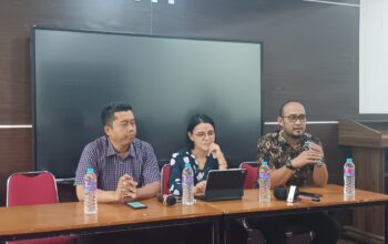 RILIS: PPKS Universitas Nusa Putra saat menggelar rilis terkait dugaan kasus kekerasan seksual yang menimpa mahasiswi, Kamis (27/2).(FT:BAMBANG/RADARSUKABUMI)