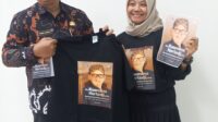 Pj Walikota Sukabumi Dihadiahi Buku di Akhir Masa Jabatan