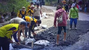Dinas PU Kabupaten Sukabumi Lakukan Penanganan Darurat Jalan Rusak di Tanjakan Pasirpanjang 