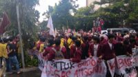 Mahasiswa Geruduk Gedung DPRD Kota Sukabumi, Tolak Efisiensi Anggaran