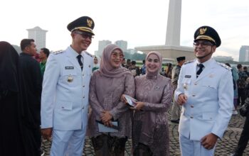 Pasangan Wali Kota dan Wakil Wali Kota Ayep Zaki-Bobby Maulana didampingi istri tercitanya saat bersiap mengikuti rangkaian pelantikan kepala daerah serentak.