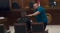 Razman Arif Nasution dengan Hotman Paris Nyaris Berantem di Persidangan