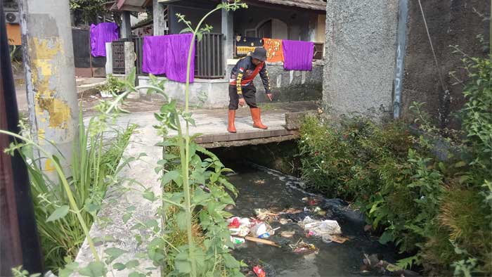 Saluran drainase di Jalan Dwikora Kota Sukabumi