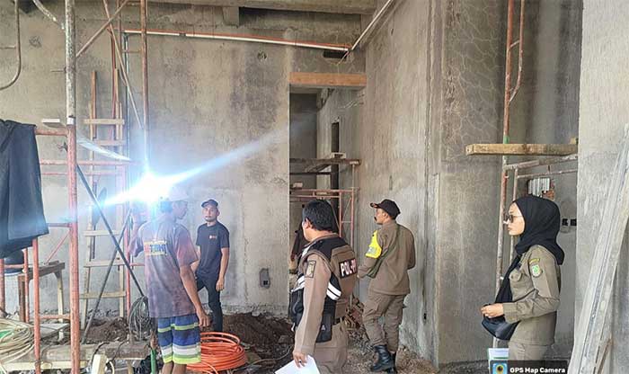 Satpol PP Pelototi 26 Bangun Tak Berizin