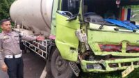 Truk Nyungseb di Pasirsuren Sukabumi, Dihantam Tronton Dari Belakang