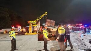 Supir Maut Truk Galon Teryata Warga Cicurug Sukabumi, Selamat Ini Fakta-Fakta Kecelakaan di Gerbang Tol Ciawi 2