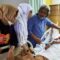 Musisi Acil Bimbo (berbaring) bersama keluarga dekatnya saat dia dirawat di RSHS Bandung, Jawa Barat sejak hari Minggu (27/10/2024).