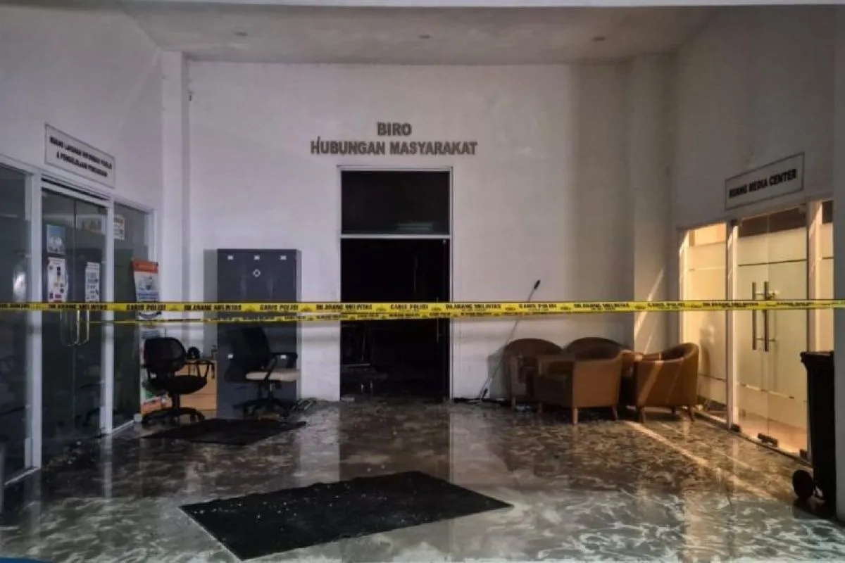 Ruangan Biro Hubungan Masyarakat (Humas) Kementerian Agraria dan Tata Ruang/Badan Pertanahan Nasional (ATR/BPN) yang terbakar.