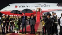 Potret Prabowo dan Presiden Erdogan berbagi Payung