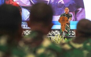 Panglima TNI Jenderal TNI Agus Subiyanto menyampaikan arahan saat Rapim TNI 2025 di Gor Ahmad Yani, Mabes TNI, Cilangkap, Jakarta, Jumat (31/1/2025).