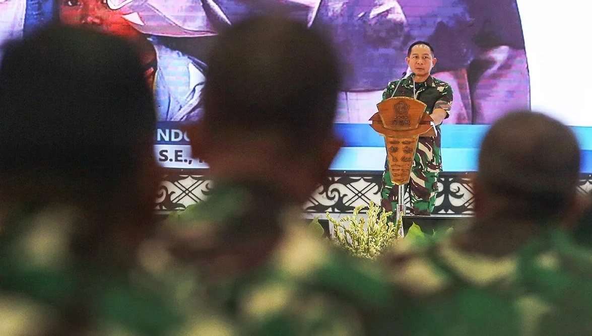 Panglima TNI Jenderal TNI Agus Subiyanto menyampaikan arahan saat Rapim TNI 2025 di Gor Ahmad Yani, Mabes TNI, Cilangkap, Jakarta, Jumat (31/1/2025).
